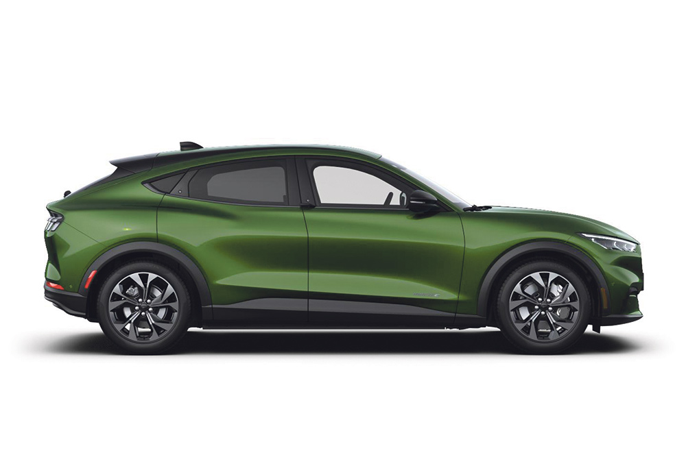 Czerwony elektryczny Ford Mustang Mach-E