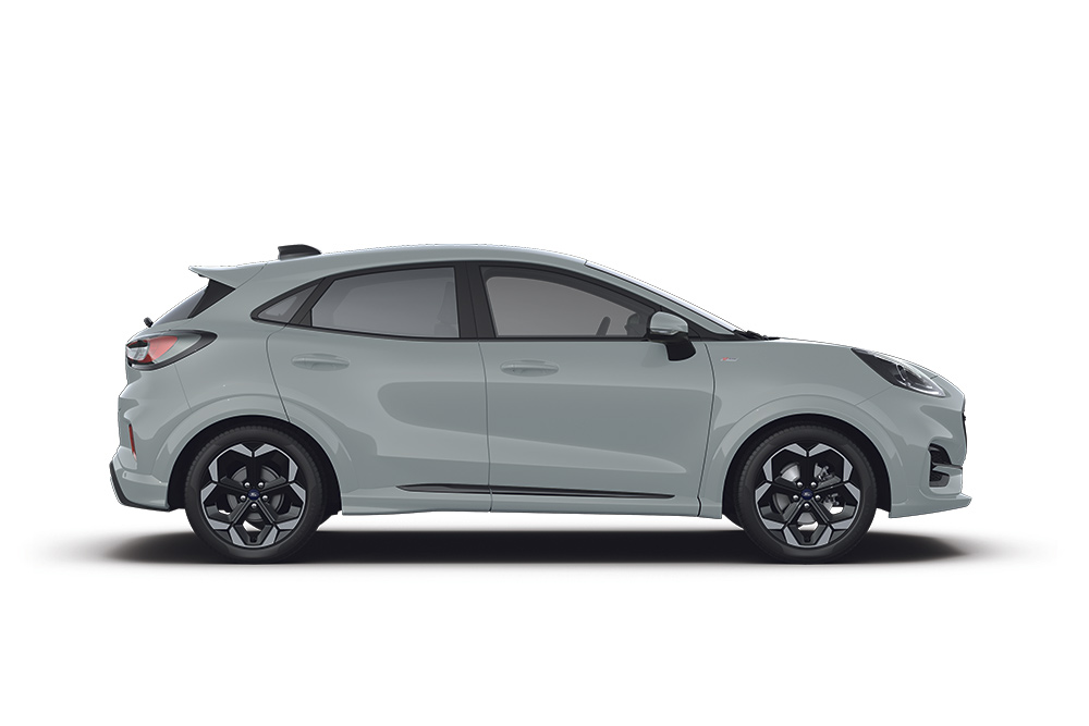 Srebrny Ford Puma mild hybrid