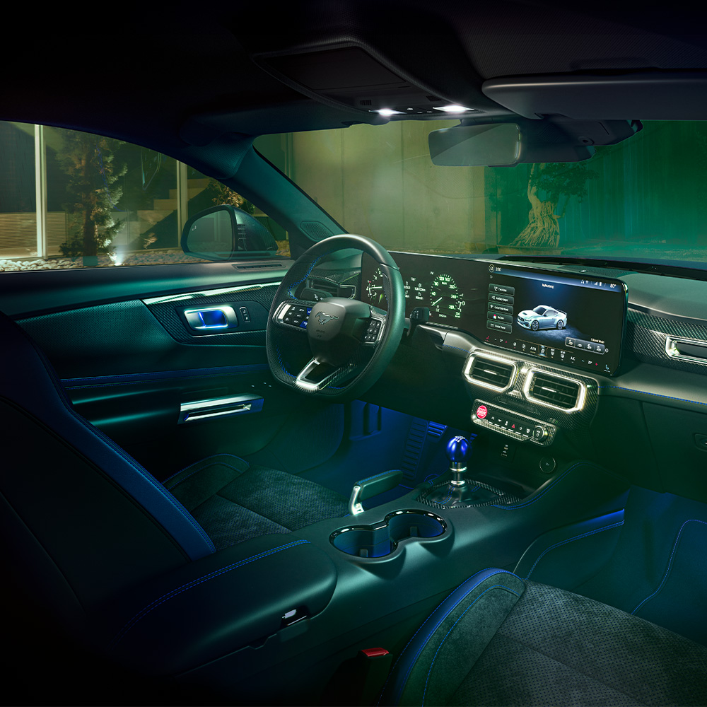 Wnętrze Forda Mustang Dark Horse