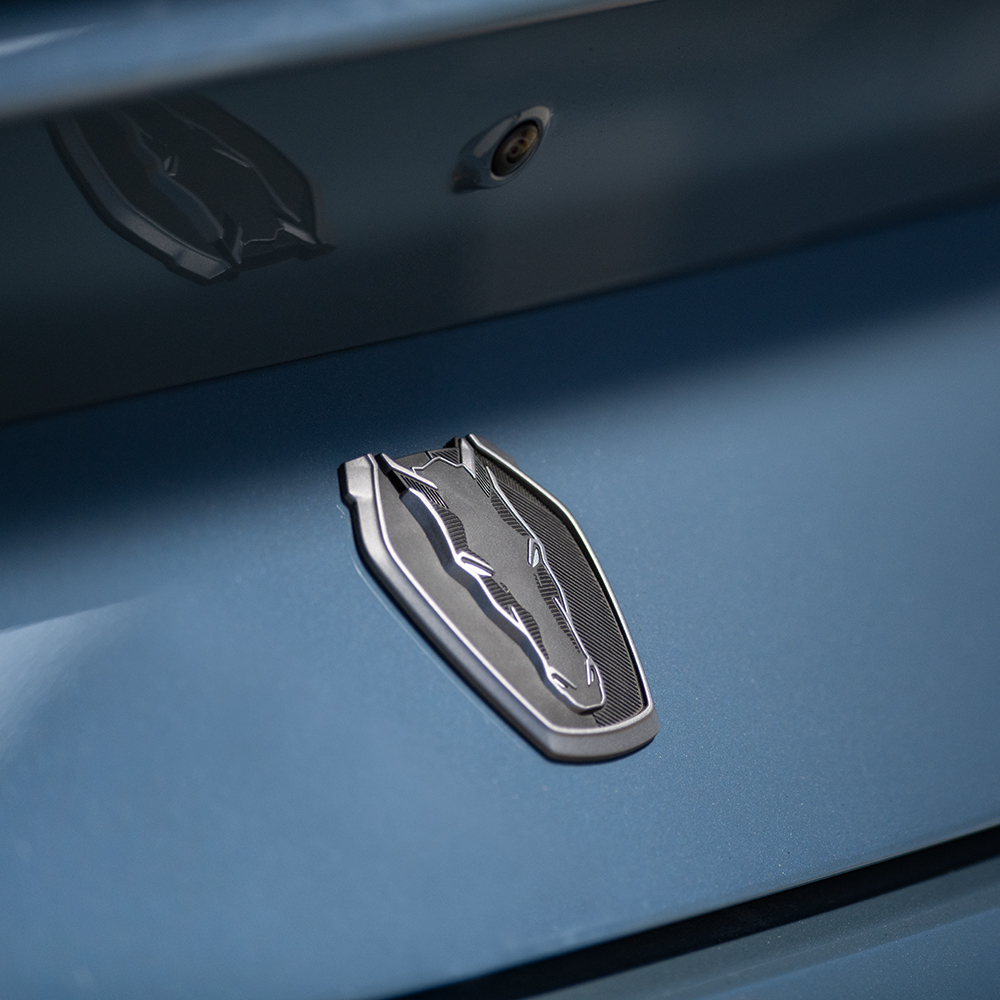 Emblemat Forda Mustang Dark Horse