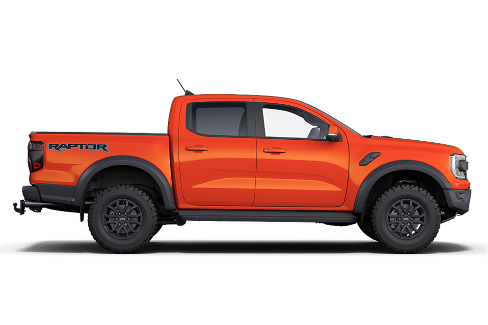 Pomarańczowy Ford Ranger Raptor 4x4 z gamy samochodów stworzonych dla osiągów Forda.