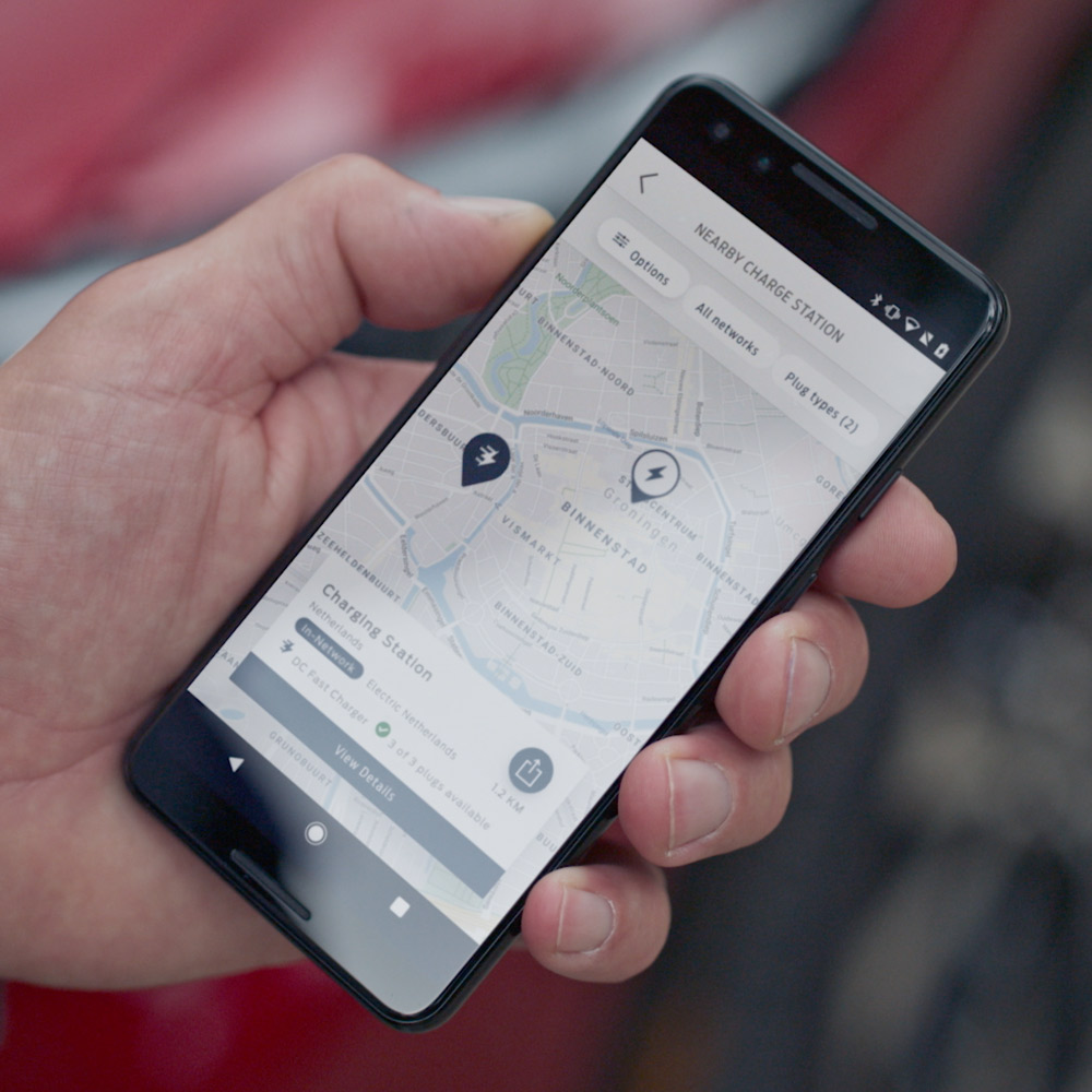 Aplikacja Ford prezentowana na telefonie